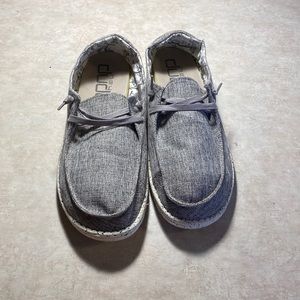 Heydudes gray and white